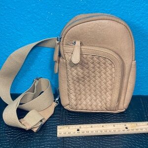 LIKE NEW Antik Craft Tan Woven Crossbody Bag + Floral Insides Adjustable Strap